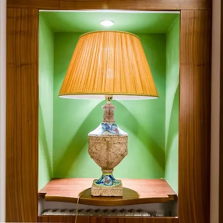 ベッド・アンド・ブレックファスト Pantheon Antique